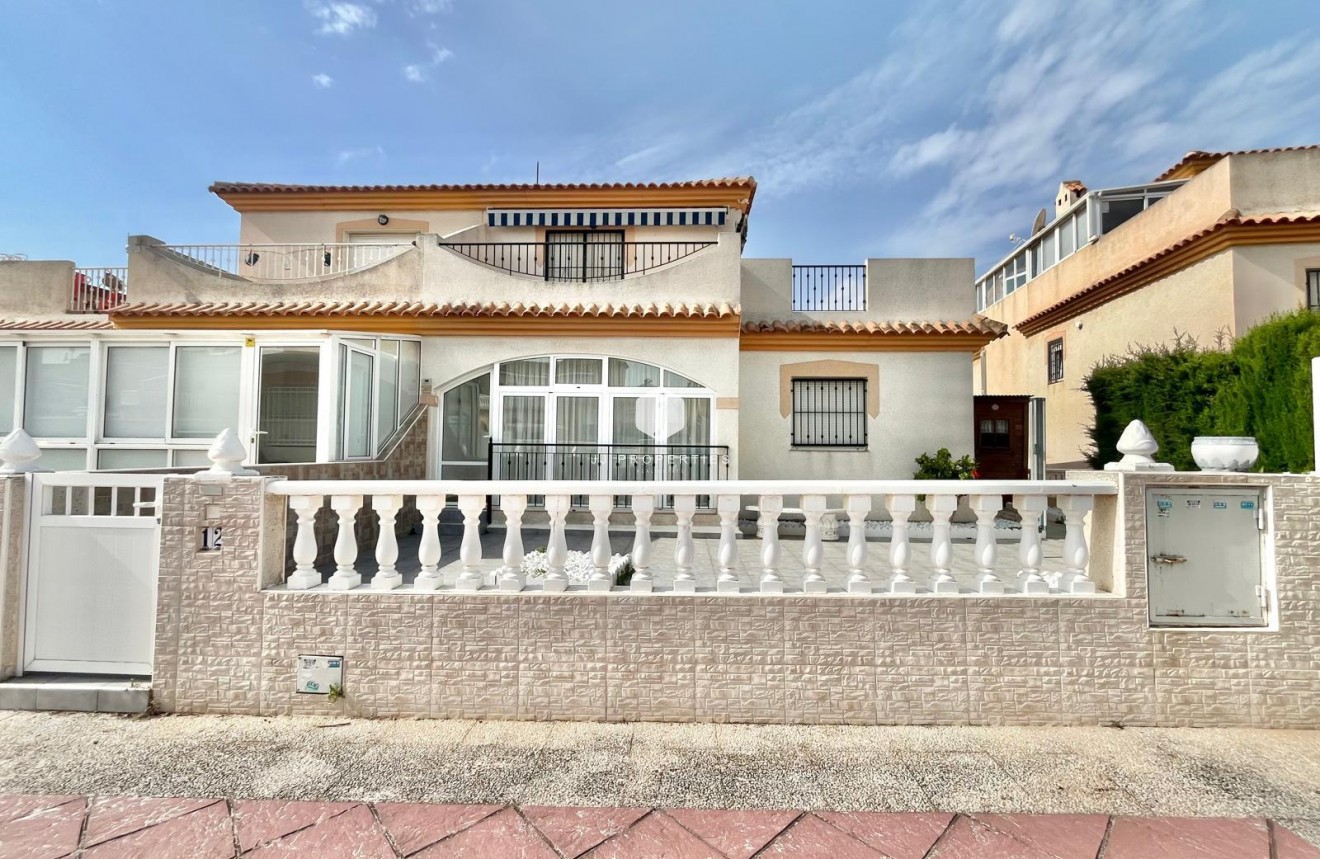 Resale - Chalet -
Orihuela Costa - Playa Flamenca