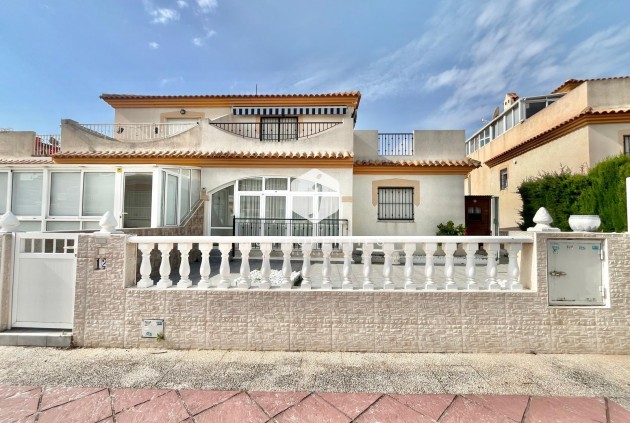 Resale - Chalet -
Orihuela Costa - Playa Flamenca