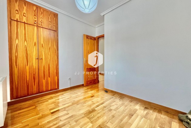 Resale - Chalet -
Orihuela Costa - Playa Flamenca