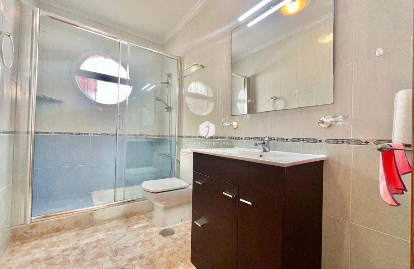 Resale - Chalet -
Orihuela Costa - Playa Flamenca