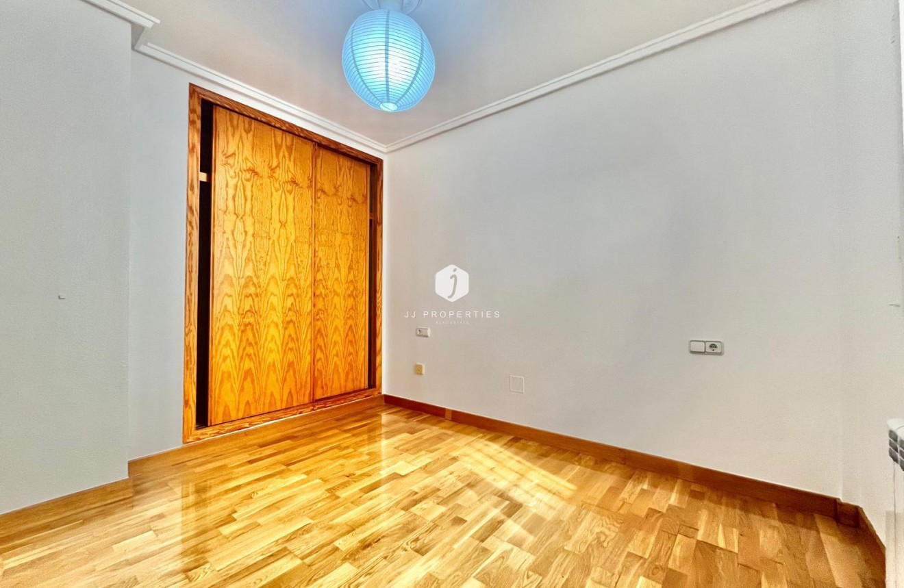 Resale - Chalet -
Orihuela Costa - Playa Flamenca