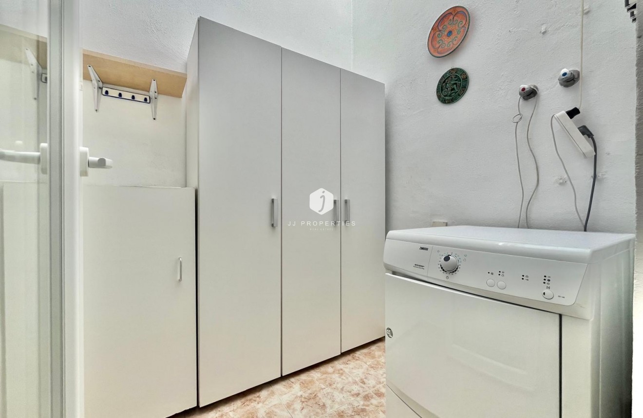 Resale - Chalet -
Orihuela Costa - Playa Flamenca