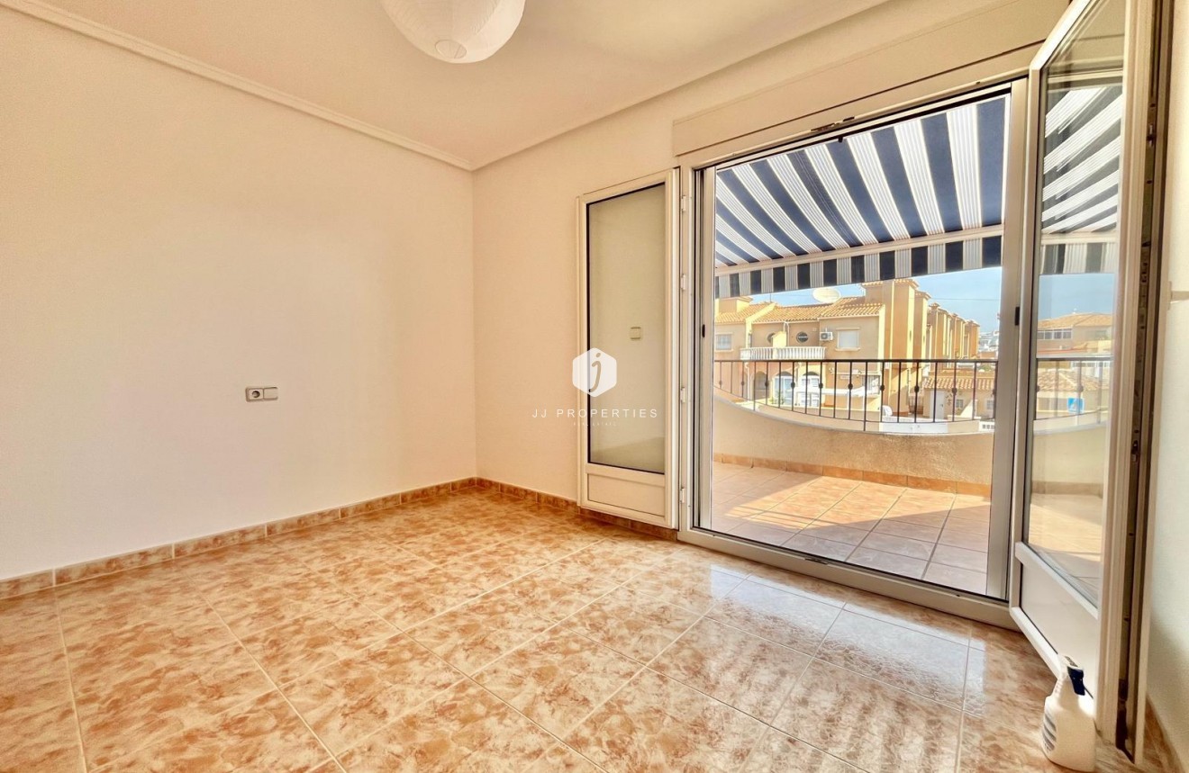 Resale - Chalet -
Orihuela Costa - Playa Flamenca