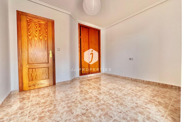 Resale - Chalet -
Orihuela Costa - Playa Flamenca