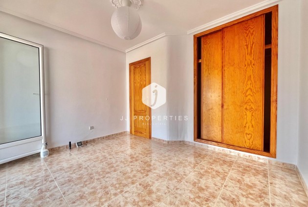 Resale - Chalet -
Orihuela Costa - Playa Flamenca