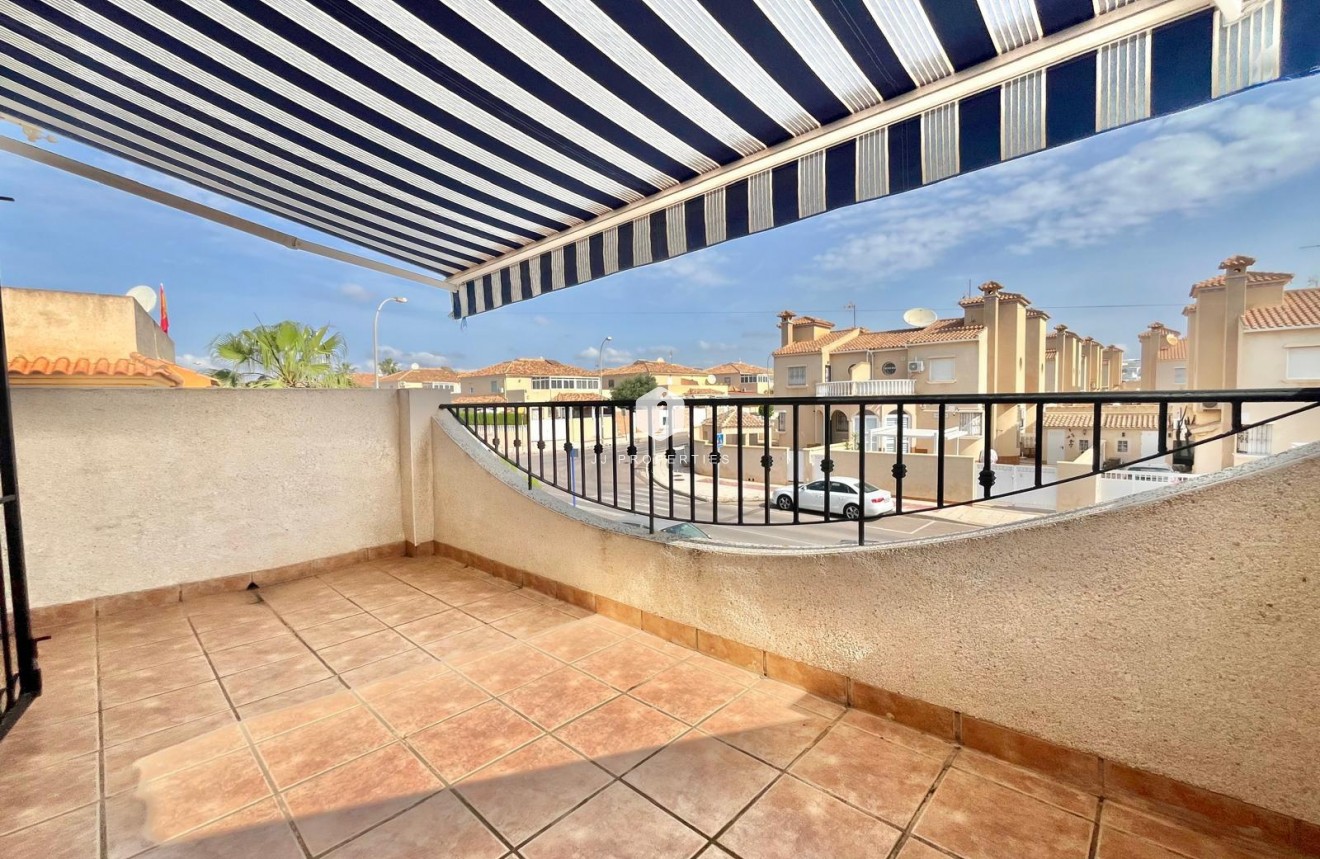 Resale - Chalet -
Orihuela Costa - Playa Flamenca