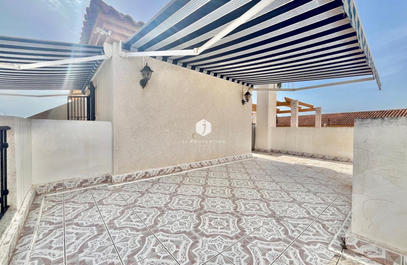 Resale - Chalet -
Orihuela Costa - Playa Flamenca