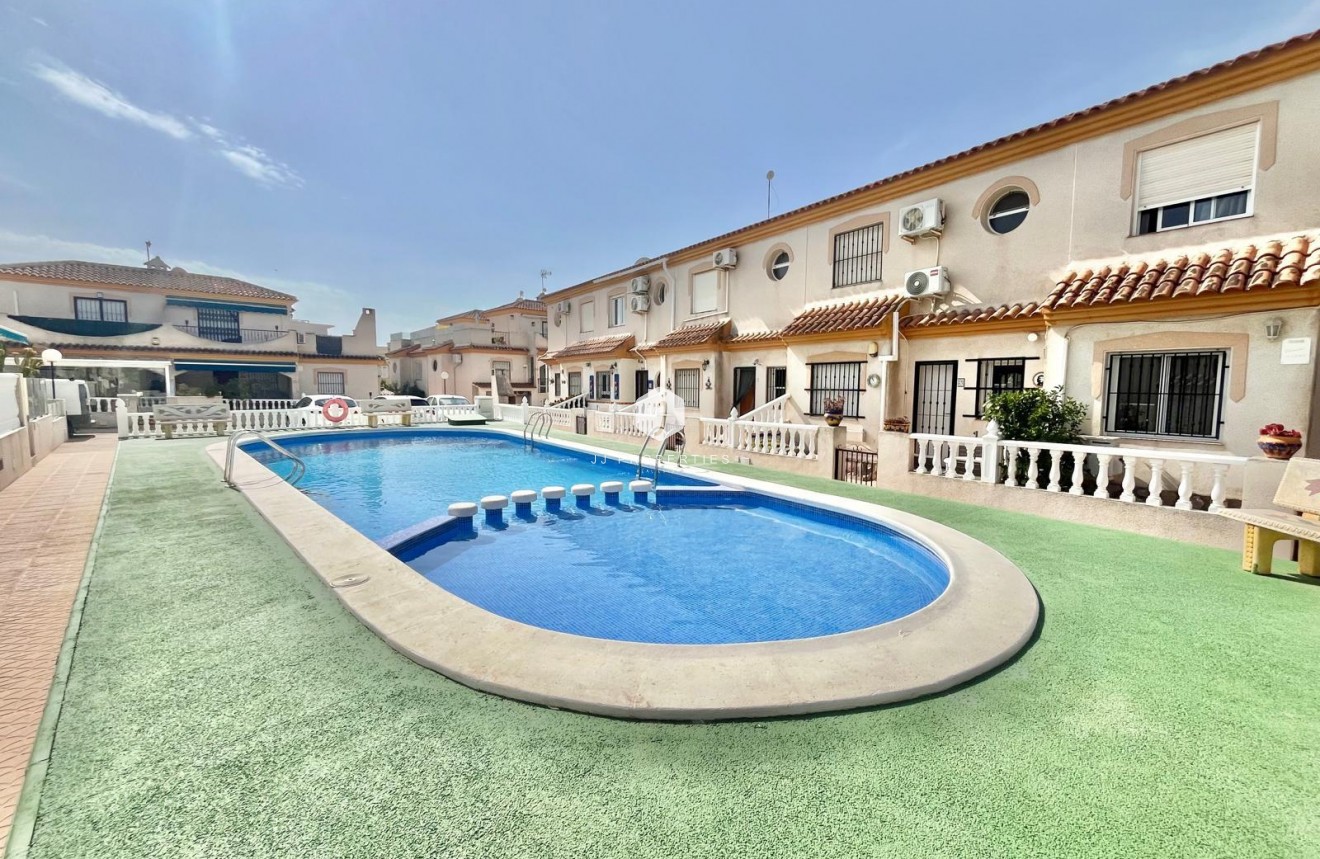 Resale - Chalet -
Orihuela Costa - Playa Flamenca