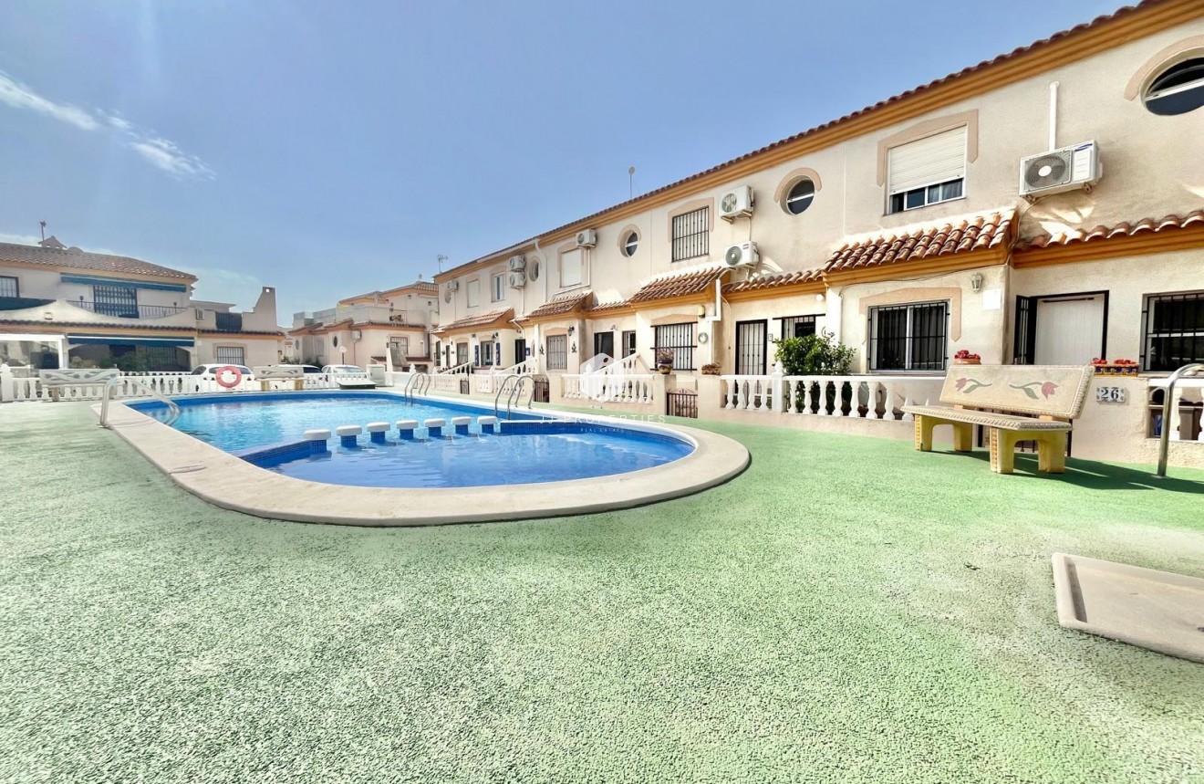 Resale - Chalet -
Orihuela Costa - Playa Flamenca