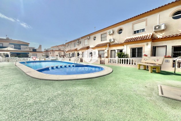 Resale - Chalet -
Orihuela Costa - Playa Flamenca