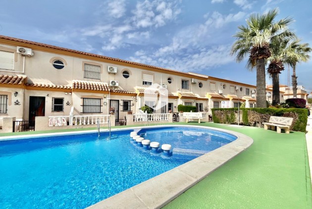 Resale - Chalet -
Orihuela Costa - Playa Flamenca