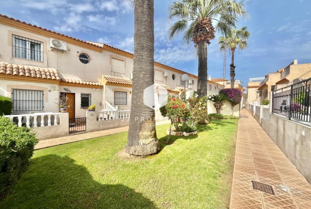 Resale - Chalet -
Orihuela Costa - Playa Flamenca