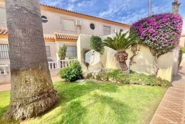 Resale - Chalet -
Orihuela Costa - Playa Flamenca