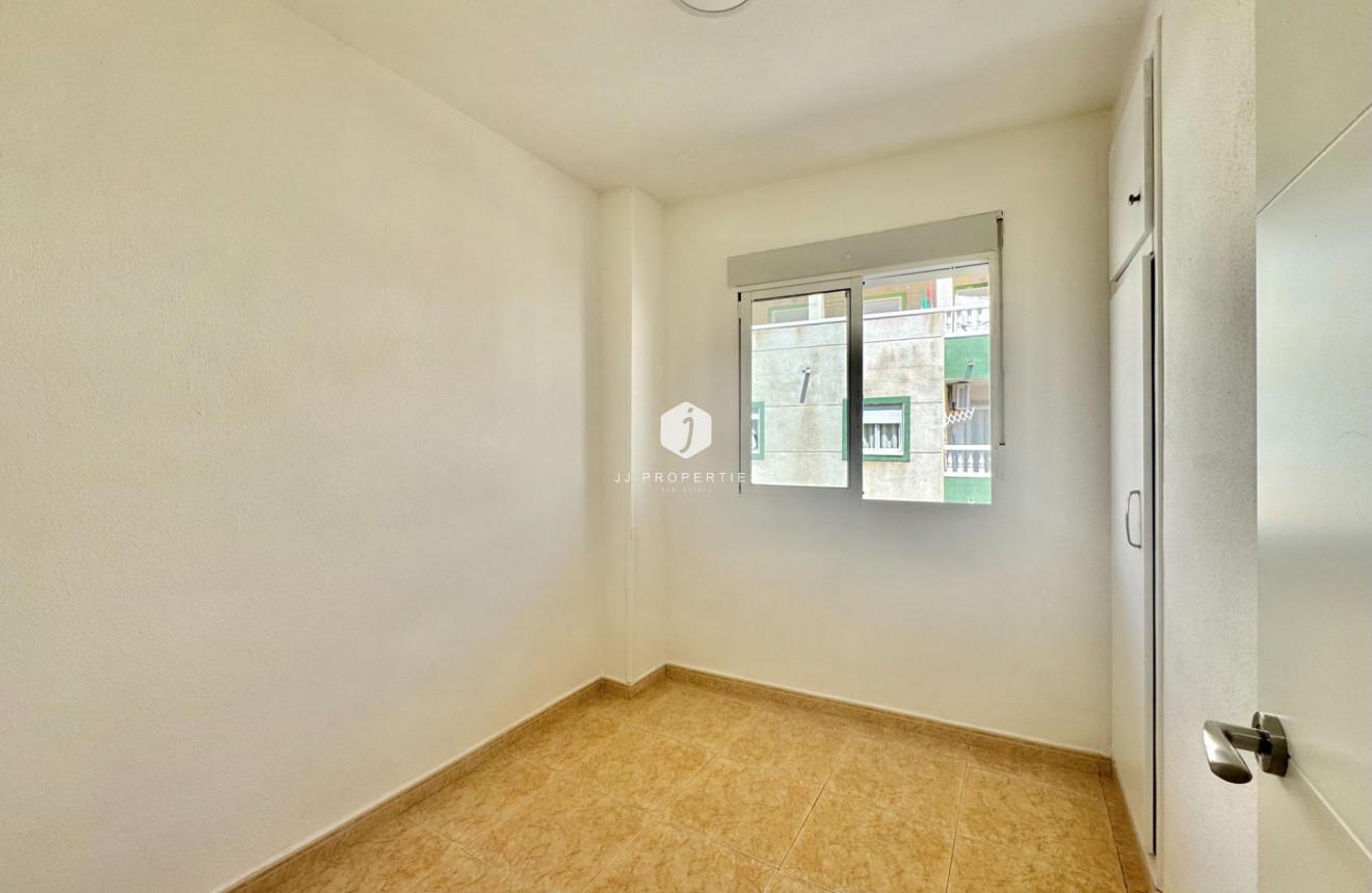 Resale - Apartment / flat -
Torrevieja - Centro