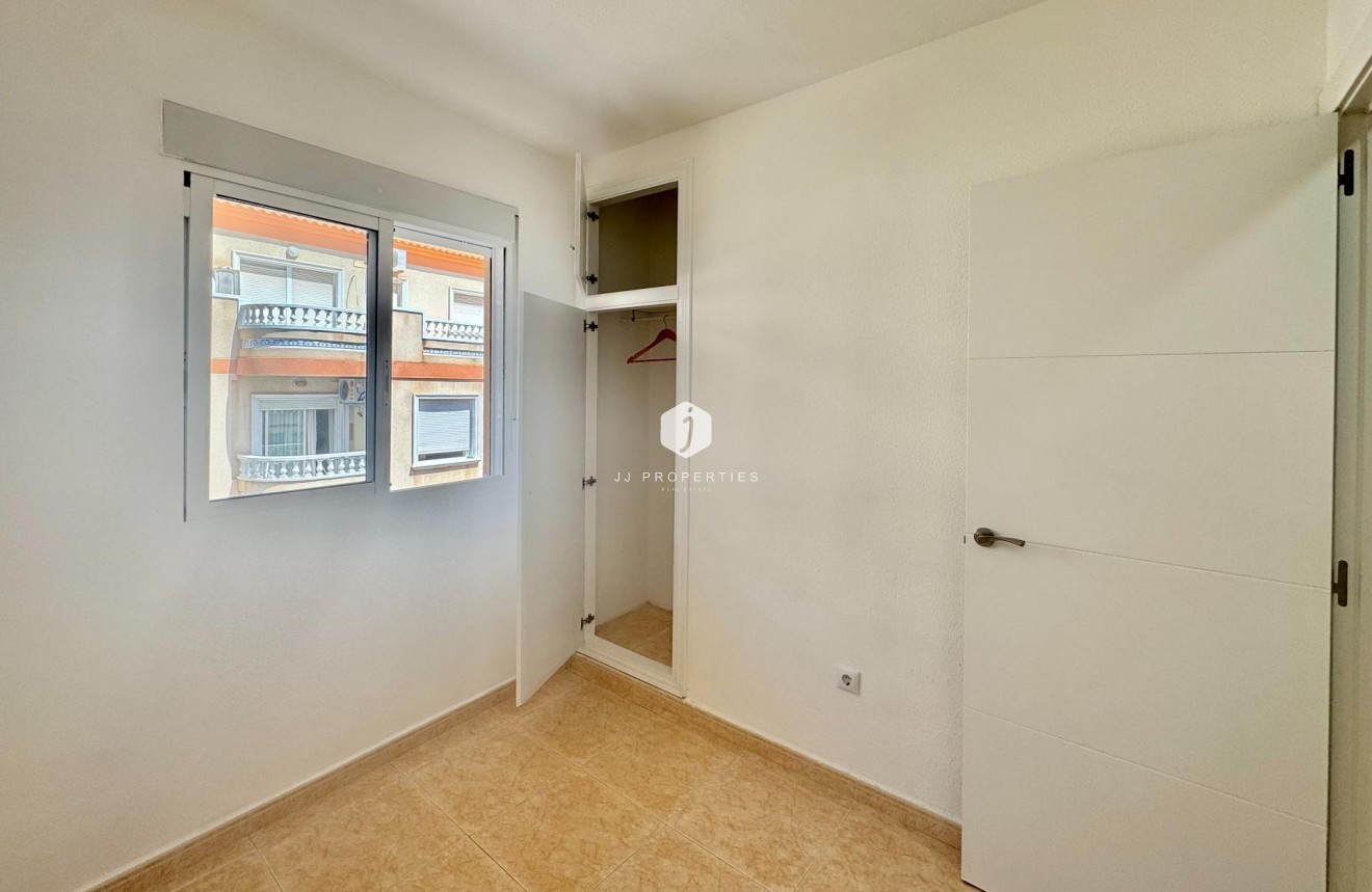 Resale - Apartment / flat -
Torrevieja - Centro