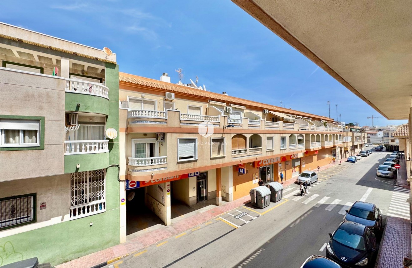 Resale - Apartment / flat -
Torrevieja - Centro