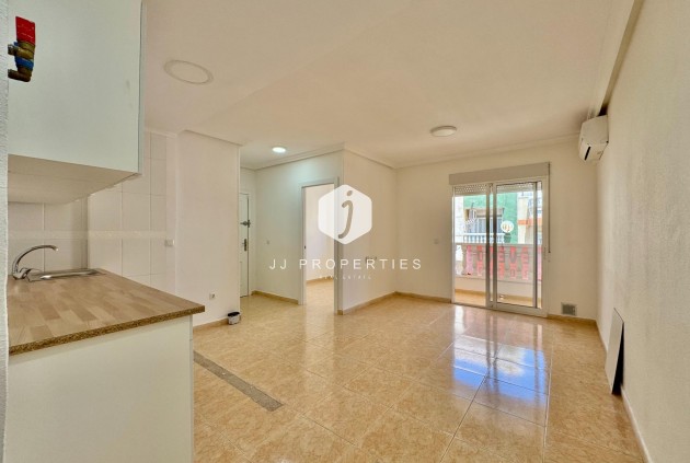 Resale - Apartment / flat -
Torrevieja - Centro