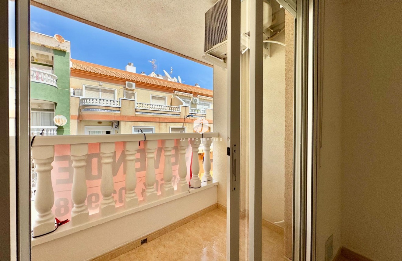 Resale - Apartment / flat -
Torrevieja - Centro