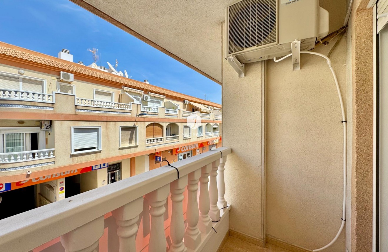 Resale - Apartment / flat -
Torrevieja - Centro