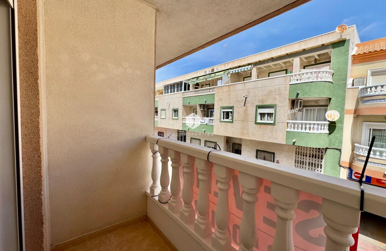 Resale - Apartment / flat -
Torrevieja - Centro