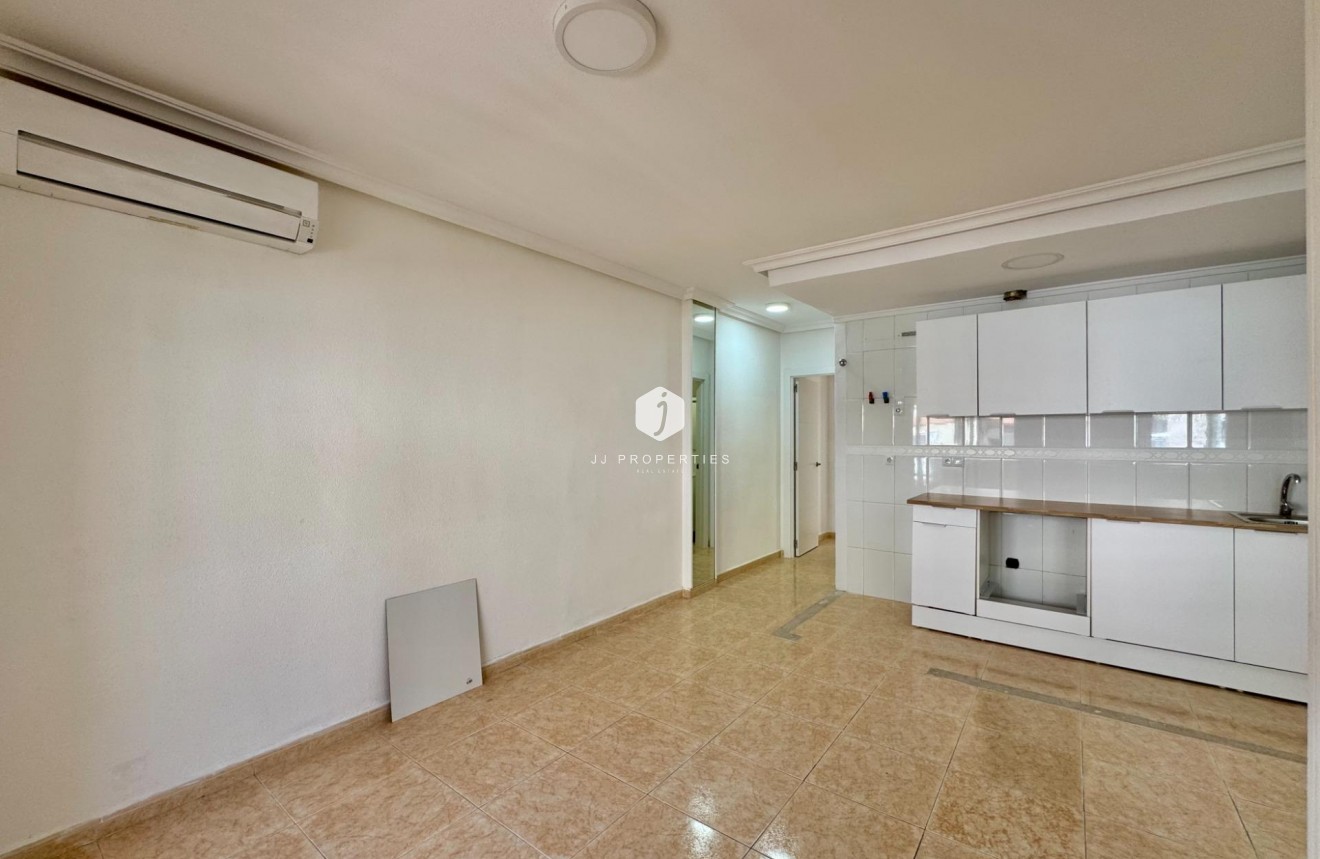 Resale - Apartment / flat -
Torrevieja - Centro
