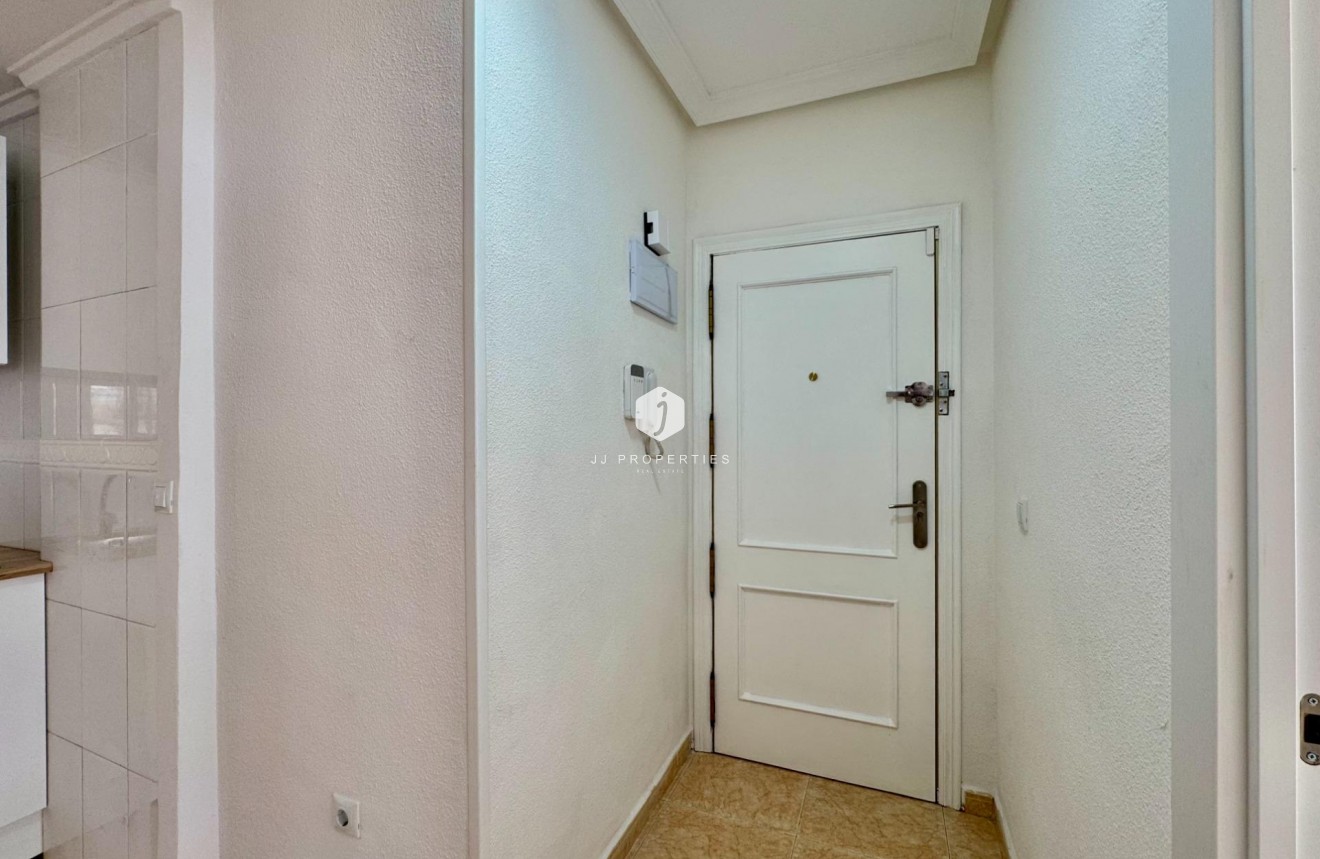 Resale - Apartment / flat -
Torrevieja - Centro