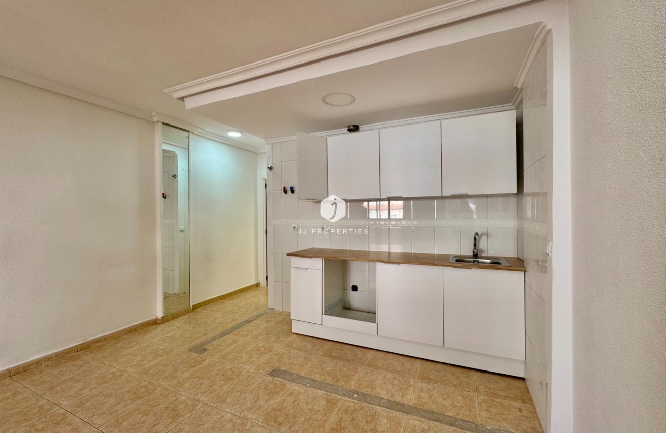 Resale - Apartment / flat -
Torrevieja - Centro