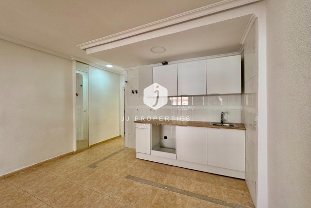 Resale - Apartment / flat -
Torrevieja - Centro