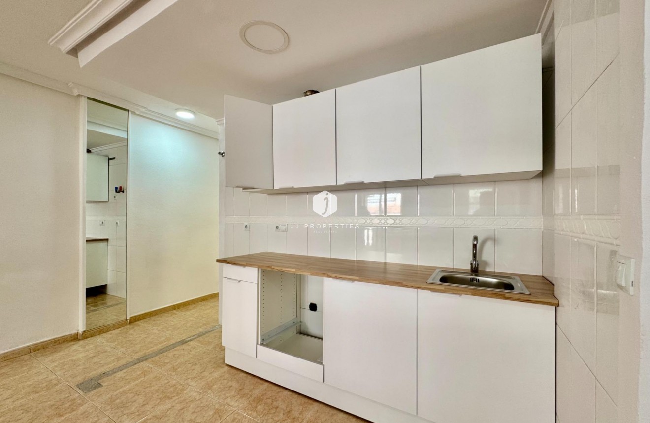 Resale - Apartment / flat -
Torrevieja - Centro