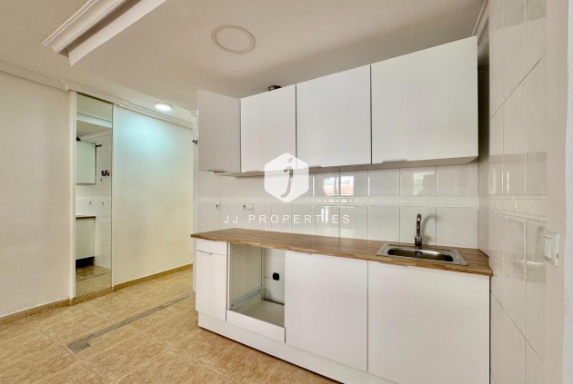 Resale - Apartment / flat -
Torrevieja - Centro