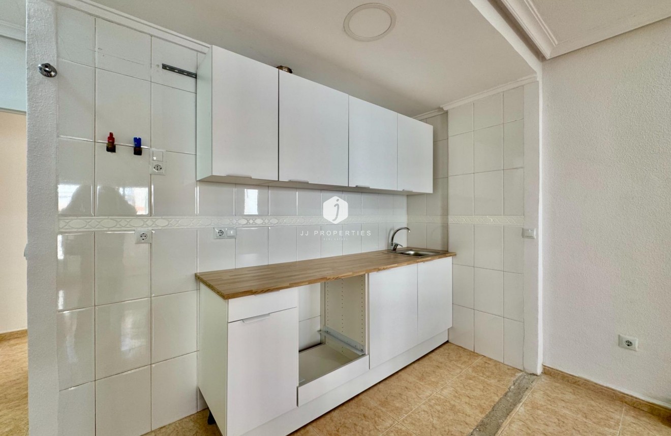 Resale - Apartment / flat -
Torrevieja - Centro