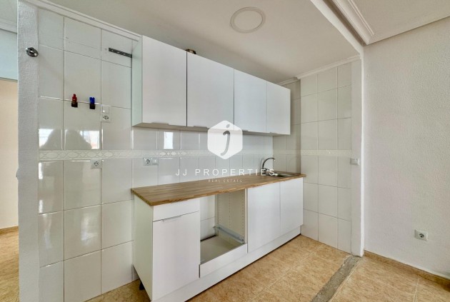 Resale - Apartment / flat -
Torrevieja - Centro