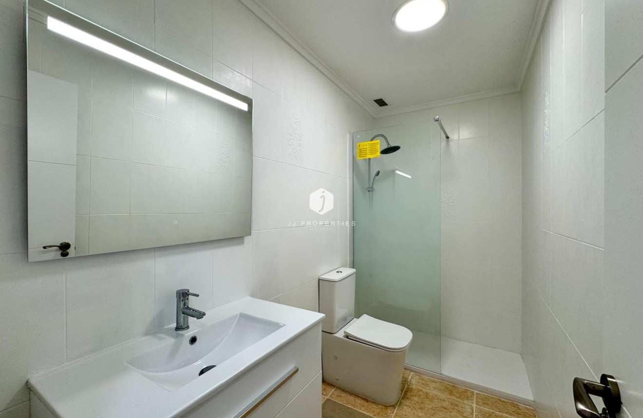 Resale - Apartment / flat -
Torrevieja - Centro