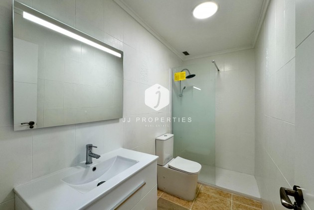 Resale - Apartment / flat -
Torrevieja - Centro