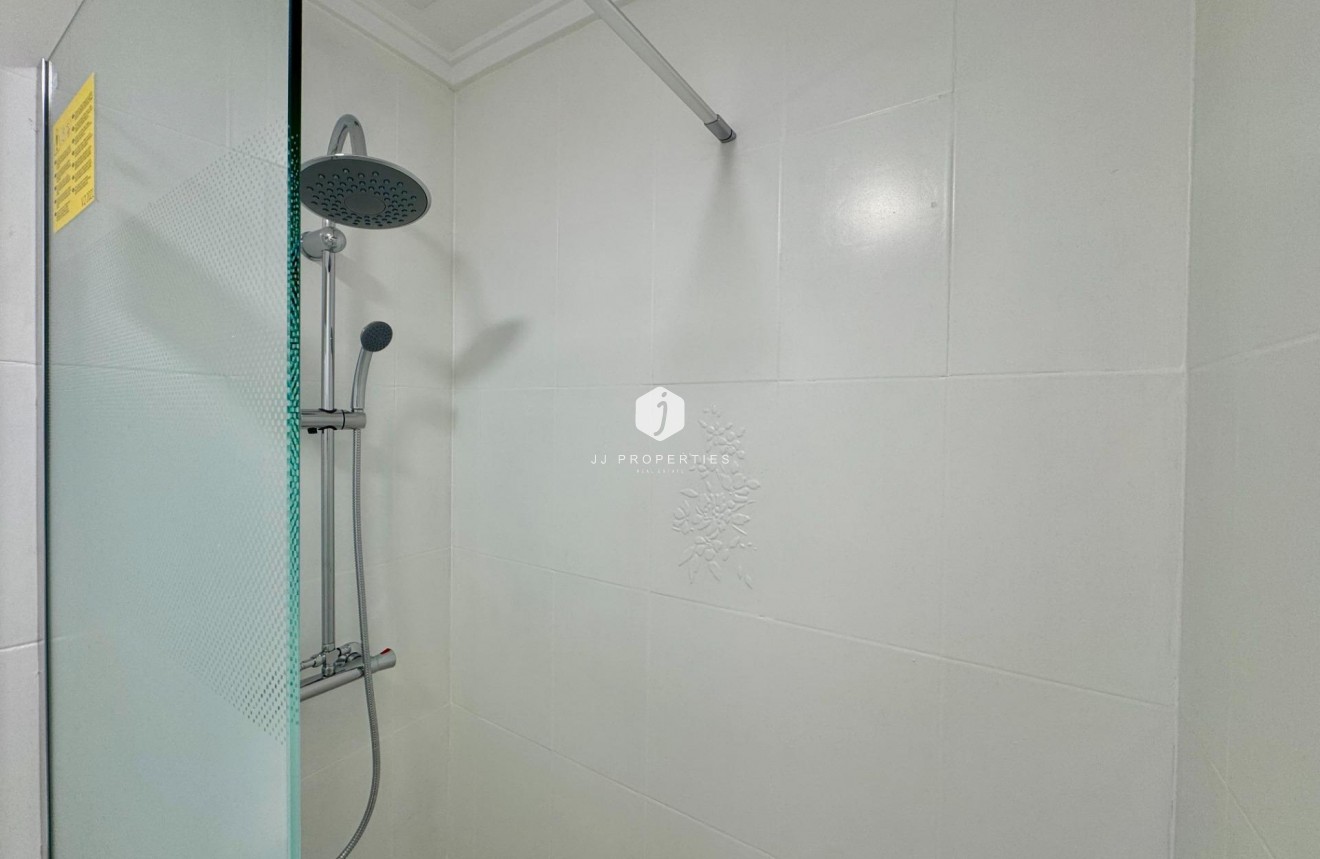 Resale - Apartment / flat -
Torrevieja - Centro