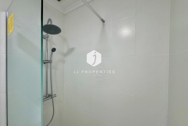 Resale - Apartment / flat -
Torrevieja - Centro