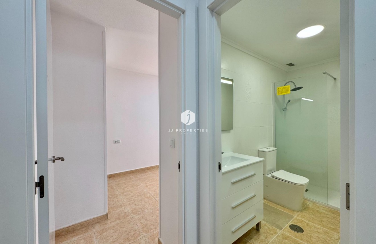 Resale - Apartment / flat -
Torrevieja - Centro