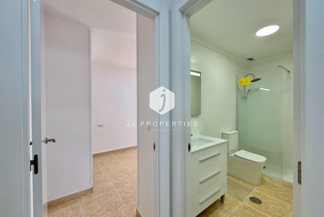 Resale - Apartment / flat -
Torrevieja - Centro