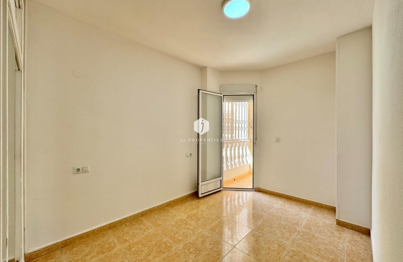 Resale - Apartment / flat -
Torrevieja - Centro