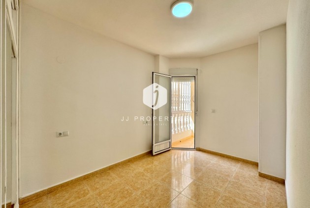 Resale - Apartment / flat -
Torrevieja - Centro