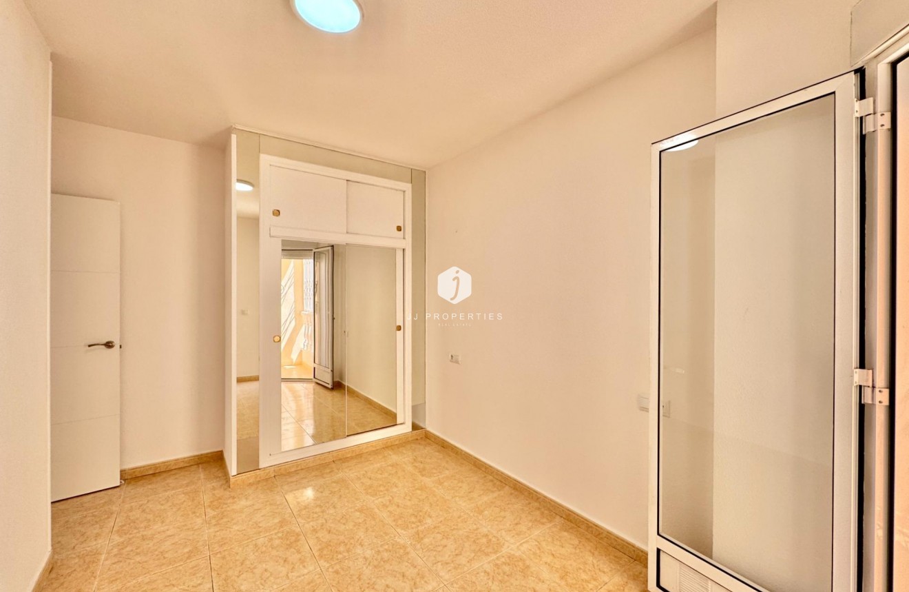 Resale - Apartment / flat -
Torrevieja - Centro