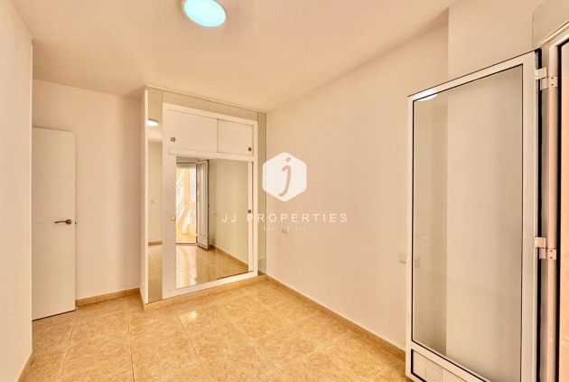 Resale - Apartment / flat -
Torrevieja - Centro