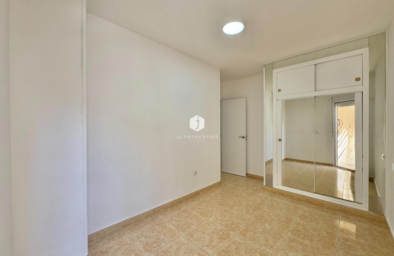 Resale - Apartment / flat -
Torrevieja - Centro