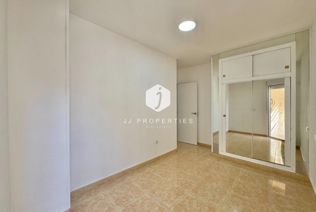 Resale - Apartment / flat -
Torrevieja - Centro