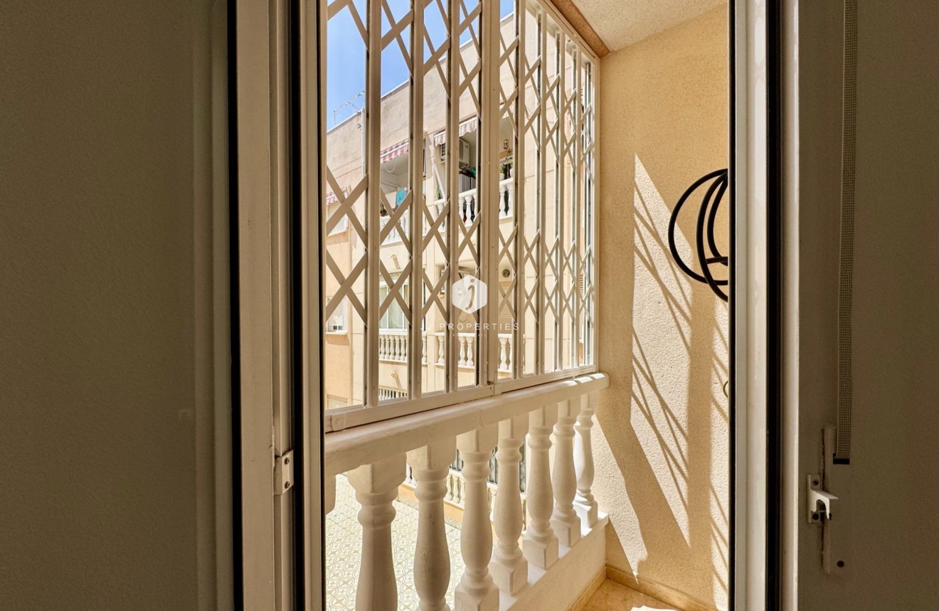 Resale - Apartment / flat -
Torrevieja - Centro