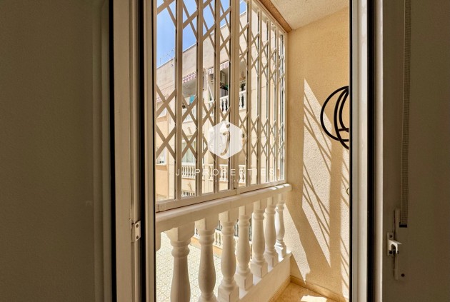 Resale - Apartment / flat -
Torrevieja - Centro