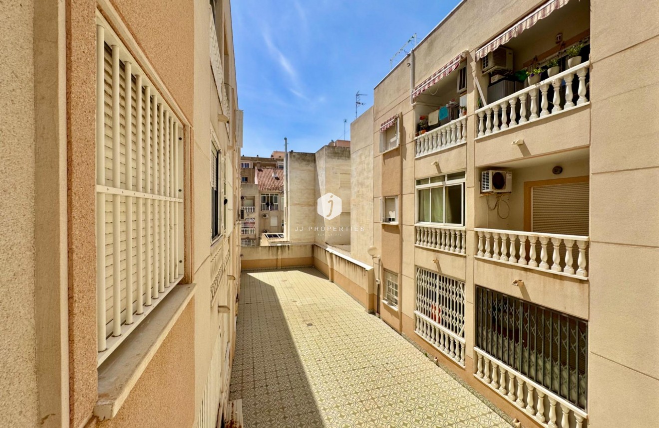 Resale - Apartment / flat -
Torrevieja - Centro