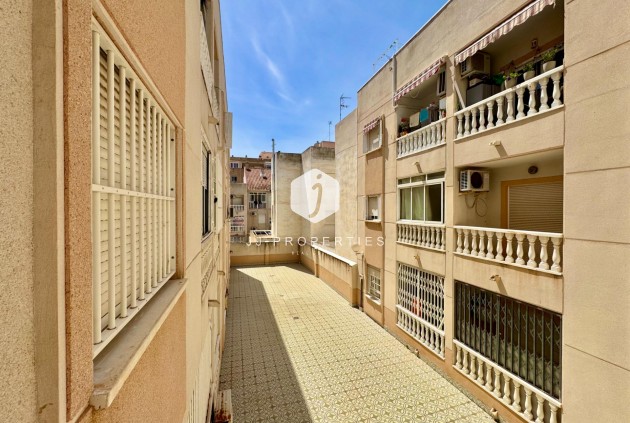 Resale - Apartment / flat -
Torrevieja - Centro