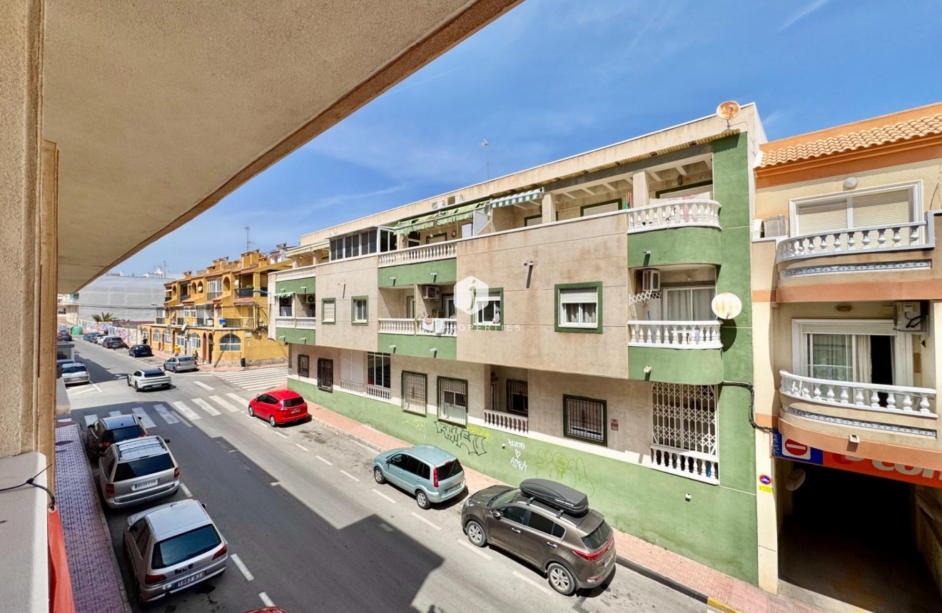 Resale - Apartment / flat -
Torrevieja - Centro