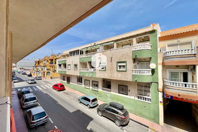 Resale - Apartment / flat -
Torrevieja - Centro